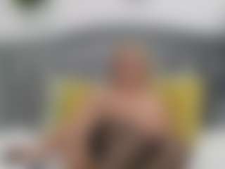 Live cam show with NathaliaNat - Striptease MILF on live18s.com