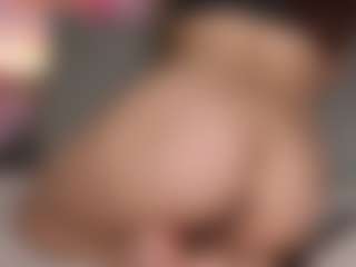 Live cam show with AizaXO - Athletic Bedroom on Camsoda