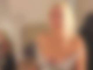 Live cam show with April-Nelson - Blue Eyes on sexylivex.com