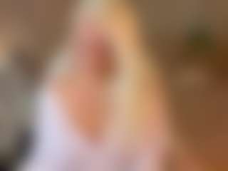 Live cam show with April-Nelson - Blue Eyes on Camsoda