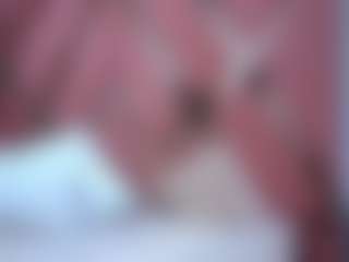 Live cam show with Emma-Revees - Tiny Tits on Camversity