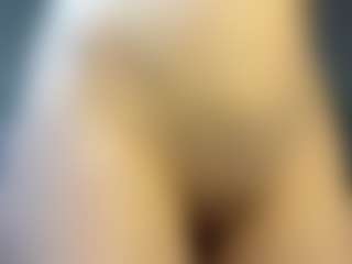 Live cam show with NanetteStatzer - Green Eyes on Uber Horny