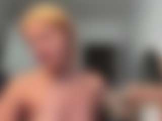 Live cam show with Lia - Bedroom on xxxlivecams.org
