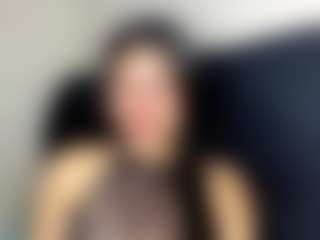 Latinasoftie's Live Sex Cam Show