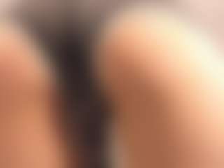 AdelleIbey's Live Sex Cam Show