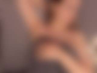 AdelleIbey's Live Sex Cam Show