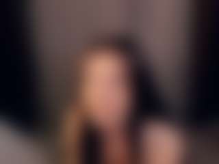 Live cam show with Emily - Shaved on AdultVida.com
