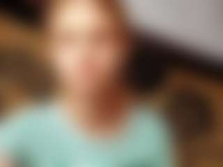 Live cam show with Kira - Tiny Tits on Milf Play