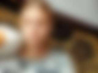Live cam show with Kira - Moaning on sexylivex.com