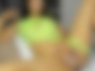 Live cam show with Amara-Rosseee - Average on Camsoda