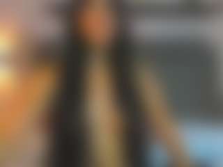 Live cam show with Luna Celeste - Thin on Milfs Live