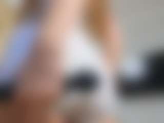 Live cam show with LyriaVespera - Green Eyes on Strip Flash - Live Sex Shows