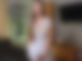 Live cam show with LyriaVespera - Green Eyes on Gym Cam Girls