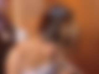 Live cam show with Lia-Queen - Facial on StripNow