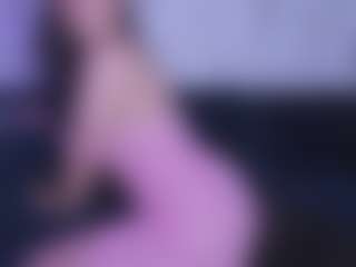 Live cam show with Lunaliaa - Shaved Pussy Brown Hair on Cam Slut