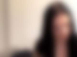 Live cam show with Luna - Petite on crypto-cams