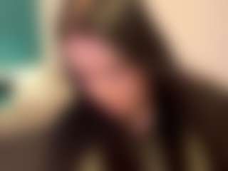 Live cam show with Luna - Nipple Piercings on AdultVida.com