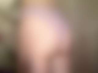 Live cam show with CharaDeatherage - Cute on livesuperchat.net