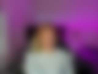Live cam show with Elira-Vane - Body Massage on realtime-chat