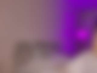 Live cam show with Seravine - Body Massage on Camsoda