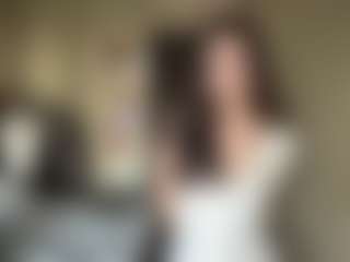Live cam show with Ellie - Oil on chickslive.net