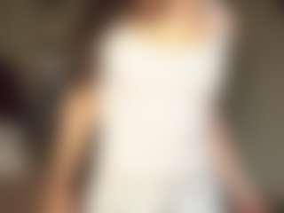 Live cam show with Ellie - Shaved on Dare Cams