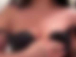 Live cam show with EulaMcleland - Legs on Free Soda