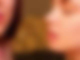 Live cam show with Ariana and Lina - Smoke on StripNow
