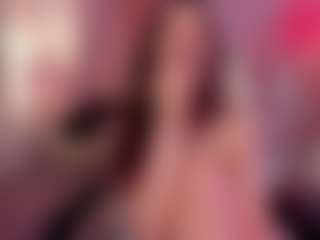 Live cam show with Elvienne - Moaning on SmokeAndPoke