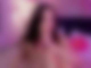 Live cam show with Elvienne - Moaning on Milfs Live