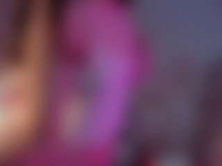 Live cam show with Elvienne - Cute on Latina Girls