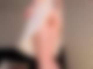 Live cam show with Valenora1 - Normal on Cam Slut