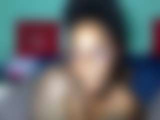 Creamyamber69's Live Sex Cam Show