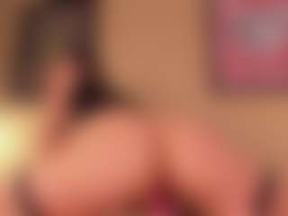 Live cam show with Samaantha - Athletic Lush on Milfs Live