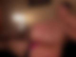 Live cam show with Samaantha - Lush Brown Hair on Camsoda