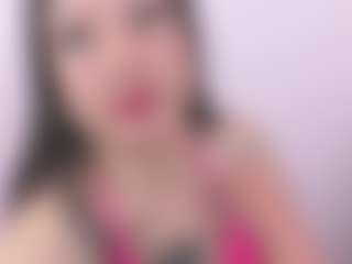Live cam show with cina-moon - Curvy on TeamSkeetLive