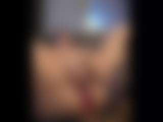Honestlyfux's Live Sex Cam Show