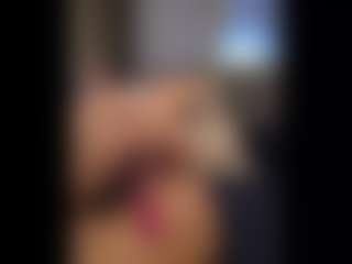 Honestlyfux's Live Sex Cam Show