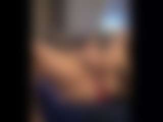 Honestlyfux's Live Sex Cam Show