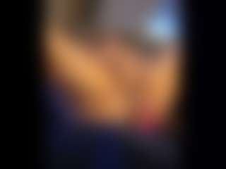 Honestlyfux's Live Sex Cam Show