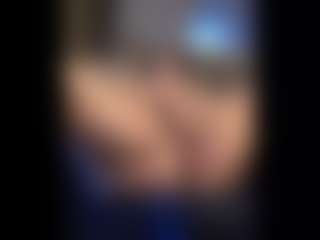 Honestlyfux's Live Sex Cam Show