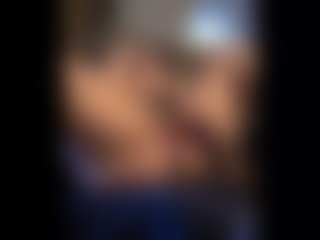 Honestlyfux's Live Sex Cam Show
