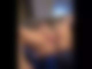 Honestlyfux's Live Sex Cam Show