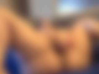 Honestlyfux's Live Sex Cam Show