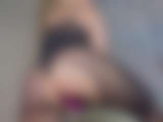 Live cam show with Nikki - Mature on madthumbs