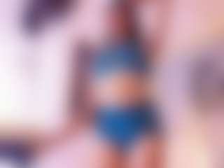 Live cam show with QueenMiranda4 - Average on Uber Horny