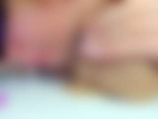 Live cam show with Vicki-Milles - Camel Toe on livesuperchat.net