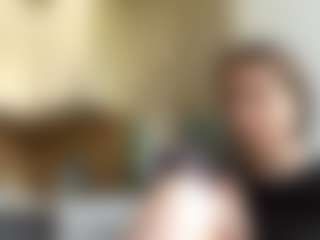 Live cam show with GwendaWanders - Petite on sexylive.show