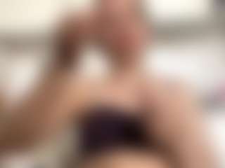 Live cam show with GwendaWanders - Ass Bouncing on Camsoda