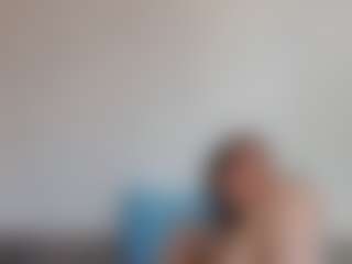 Live cam show with GwendaWanders - Athletic on Camming Site